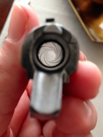 Vendo pistola, Marca CZ (BRNO), modelo 85 (modelo antiguo), calibre 9mm Pb, disparos aproximados 2500. 00