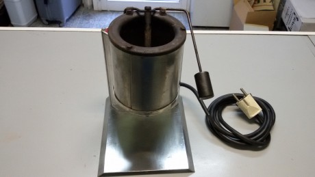 Vendo horno lee pot IV,  poco uso se encuetra en Barcelona, el precio es de 35€ mas gastos de envio si 11