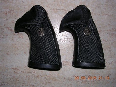 Hola, ando buscando cachas para revolver de combate o semianatomica en madera el armazón es cuadrado y 10