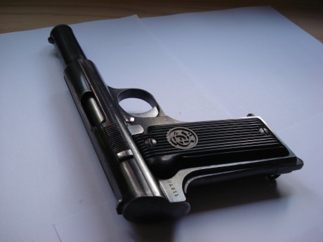 Hola a todos.
Como algunos ya sabeis,estoy quitándome desde hace algún tiempo mis armas de colección y 00