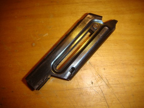 Como el importador (Armeria Trelles) no consigue que el fabricante le envie cargadores para esta pistola, 00