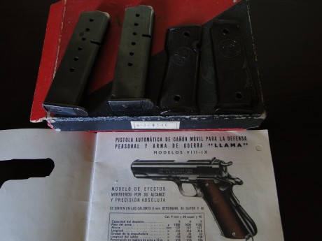 Se venden 2 cargadores
cachas con tornillería
manual 
de llama III-A
65€ con envio incluido. 00