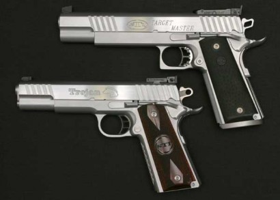 Quisiera saber que diferencias hay entre una pistola STI Targer Master de 6" y una Pistola STI Trojan 10