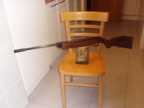 Buenas .,
 carabina Webley Vulcan calibre 5,5 en venta. Inglesa por los cuatro costados.
Preciosa madera 02