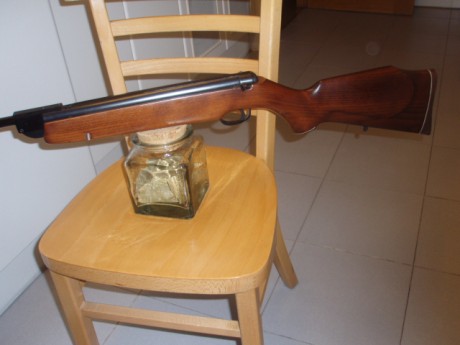 Buenas .,
 carabina Webley Vulcan calibre 5,5 en venta. Inglesa por los cuatro costados.
Preciosa madera 01