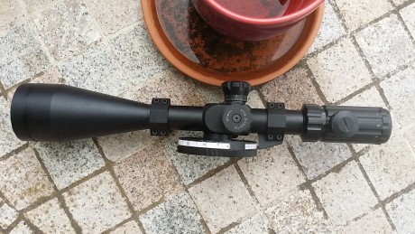 Visor zos 10-40x60 reticula iluminada.En muy buen estado, muy cuidado y usado solo en pcp. Preparado para 10