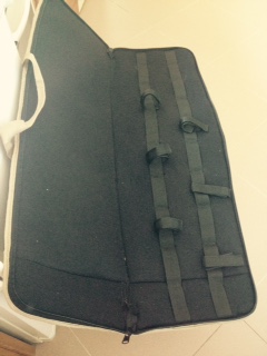 Hola companeros,
vendo:

 N1 Funda tactica color crema Marca Combat Zone Tactical- Cm 0,94X0,30.
N1 Bipode 01