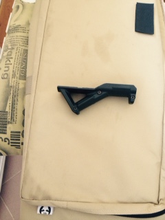 Hola companeros,
vendo:

 N1 Funda tactica color crema Marca Combat Zone Tactical- Cm 0,94X0,30.
N1 Bipode 51