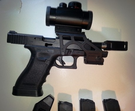 Vendo mi Glock 17 3ª Gen. preparada para IPSC categoría Open.
No he hecho ninguna competición. 
Maletín 01