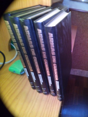 Vendo los siguientes libros:

Organización y Uniformes de la Artillería Española de la creación del Regimiento 72