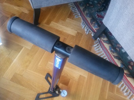 Vendo bomba manual Gehmann,  apenas usada y funcionando a la perfección.

Menciono que el manómetro presenta 02