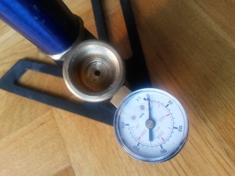 Vendo bomba manual Gehmann,  apenas usada y funcionando a la perfección.

Menciono que el manómetro presenta 00