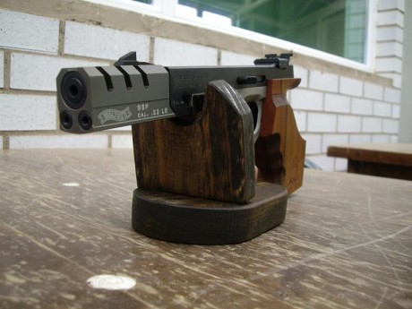 SOPORTE PARA PISTOLAS   IMGP8668.JPG  02