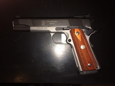 Buenas tardes vendo pistola S&W modelo doug koening del calibre 45. La misma se encuentra en un estado 01