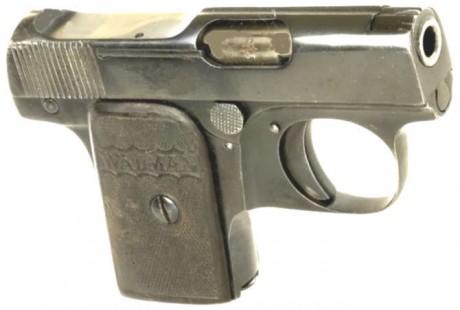 Sres., buenas tardes

Recientemente me regalaron una pistola 6.35 que no se su procedencia ni tiene marca 70