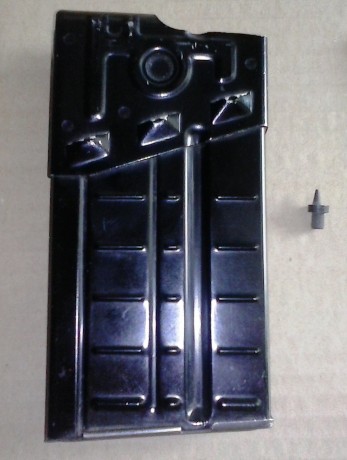 1 cargador de aluminio del G3 de 20 15€ portes incluidos, para adorno.
1 punto de mira para Cetme 15€ 00