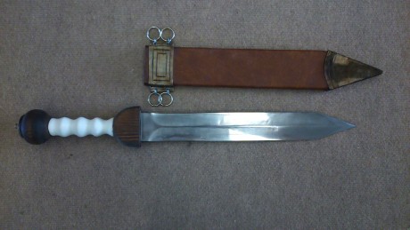 Hola a todos, abro este nuevo tema para enseñar uno de mis hobbys . Realizo espadas, hachas,  dagas, y 02