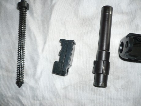 Un compañero de Club vende una Beretta PX4, la compró para iniciarse en IPSC y en eso quedó toda la historia. 10