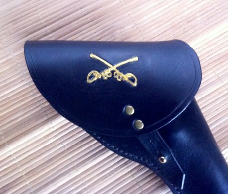 Fundas con emblema de caballería en dorado para revolveres de 7 1/2" y 8" 45 € 01