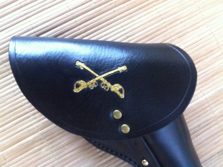 Con su emblema en dorado para revolveres de 7 1/2" y  8" 
45€ 00