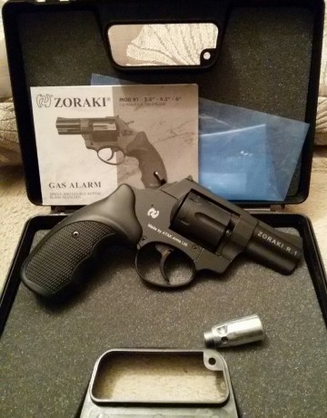   Hola chic@s!

Deshaciendo mi colección de detonadoras, le toca el turno a esta Zoraki R1 en 2.5", 00