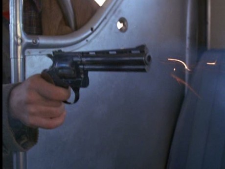 Compañeros,

En vista de las ganas de algunos (Elcafe, Wilcow, Vrakk, etc) por adivinar armas de películas 60