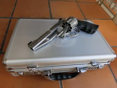 Hola, se vende revolver S&W 627 performance center 5", en perfecto estado como se aprecia en 01