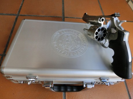 Hola, se vende revolver S&W 627 performance center 5", en perfecto estado como se aprecia en 00