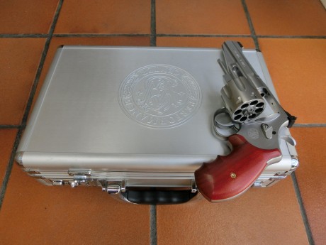 Hola, se vende revolver S&W 627 performance center 5", en perfecto estado como se aprecia en 10