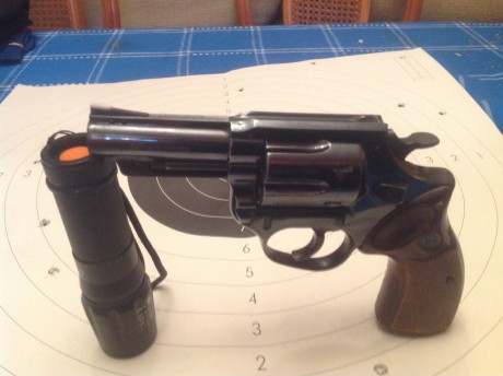 Se vende pistola RUGER Mark II, calibre .22 Long Rifle y un (1) cargador original.-

Estado general del 111