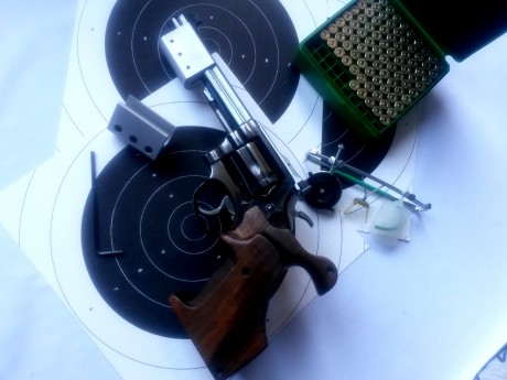 Disponible contrapeso para el revólver Smith & Wesson mod. 14 (el afamado K38).
Mecanizado en aluminio 01