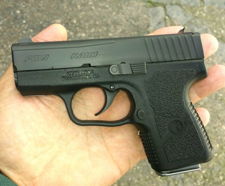 Hola

Pistola: De defensa  “ Solo licencia A o B ”
Sistema de Funcionamiento: Corto retroceso del cañón.
Marca: 01