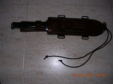 Esta tarde me ha llegado este cuchillo, es un regalo que me han hecho Juan y Vicky (cuchillos J & 00