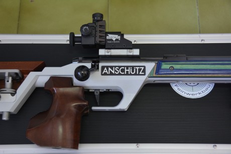 Vendo carabina Anschütz modelo 1913 Super Match con todos los accesorios que se aprecian en la fotografía:

-Maletin 50