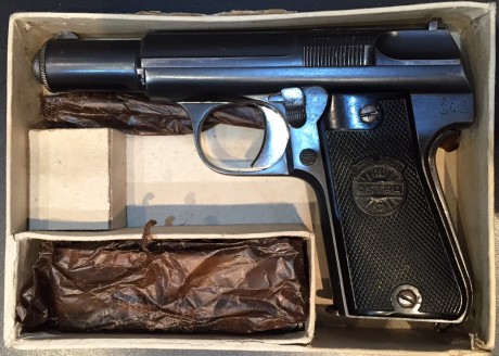 Buenas, 

Pongo a la venta una Astra 3000 del año 1946, calibre 9 corto en muy buen estado, con su caja 00