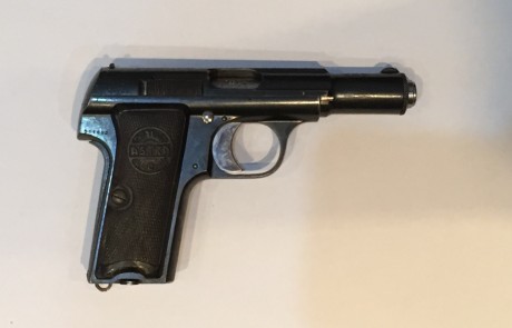 Buenas, 

Vendo esta Astra 300 en calibre 7,65 del año 1934 inscrita en libro de coleccionista, con un 01