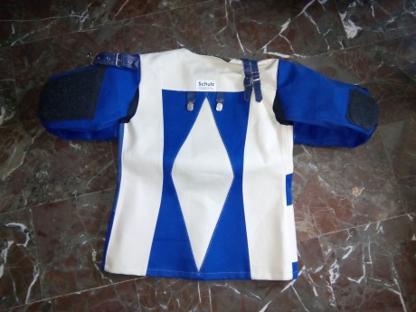 completamente nueva, sin estrenar. para tirador diestro, de la talla 54.
vendo por 115€ gastos incluidos 01