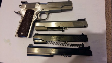 Vendo mi Pistola SPRINGFIELD ARMONI 1911 con sus cuatro calibres los carros de 9mm para y 45 ACP son orijinales 02