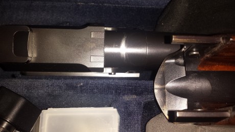 Tengo una beretta 692 nueva con 200 tiros, y ayer al desmontarla vi unos arañazos en el cañon en la parte 80