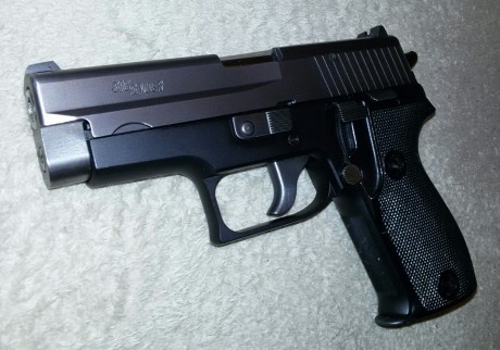   Hola compis!

Hace poco compré a un forero esta Sig Sauer P225,  modelo que buscaba hace tiempo y que 01