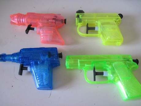Buenos días, 
Tengo ilusión por tener una pistola tipo MP Shield, Glock 26, etc. Como colección. 

La 60