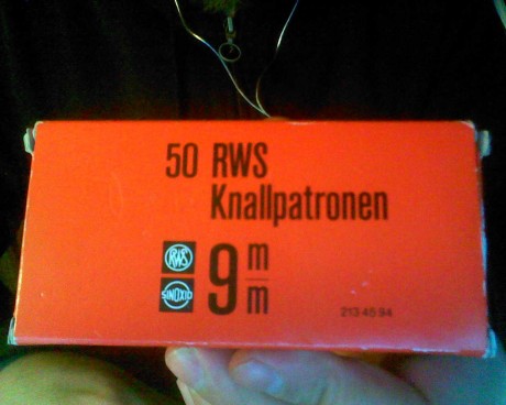 hola , vendo esta caja de municion de fogueo rws 9mm 380r para revolver, creo que es de polvora negra 11
