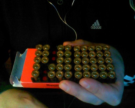 hola , vendo esta caja de municion de fogueo rws 9mm 380r para revolver, creo que es de polvora negra 10