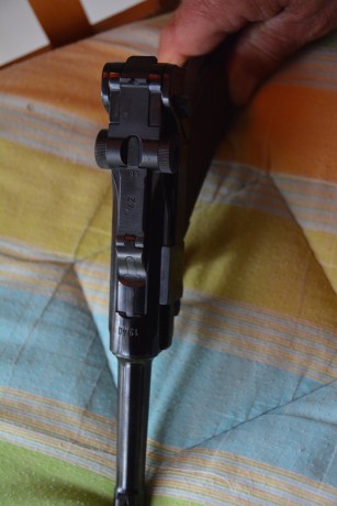 Hola a todos: me han ofrecido una Luger fabricada por Mauser en 1940 y posee unos punzonados que desconozco, 01