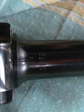 Hola a todos: me han ofrecido una Luger fabricada por Mauser en 1940 y posee unos punzonados que desconozco, 11