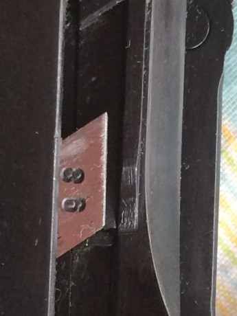 Hola a todos: me han ofrecido una Luger fabricada por Mauser en 1940 y posee unos punzonados que desconozco, 10