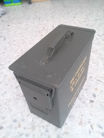 Hola a todos:
Vendo las siguientes cajas metálicas para munición u otros usos:
Caja "Fiochi" 11