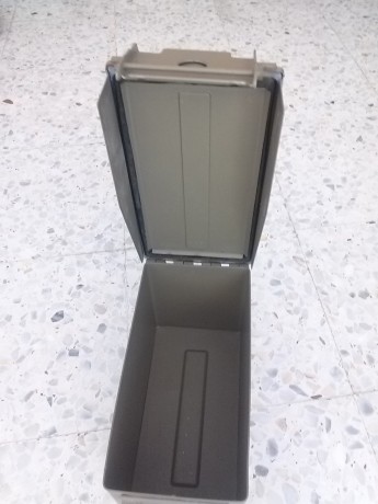 Hola a todos:
Vendo las siguientes cajas metálicas para munición u otros usos:
Caja "Fiochi" 20