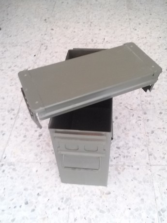 Hola a todos:
Vendo las siguientes cajas metálicas para munición u otros usos:
Caja "Fiochi" 32