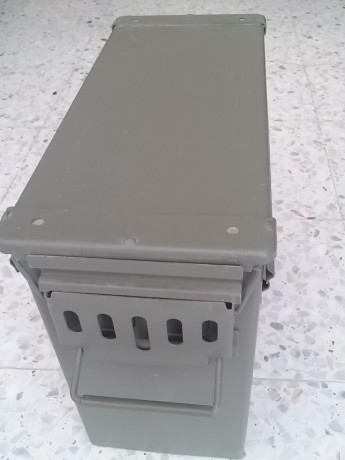 Hola a todos:
Vendo las siguientes cajas metálicas para munición u otros usos:
Caja "Fiochi" 31